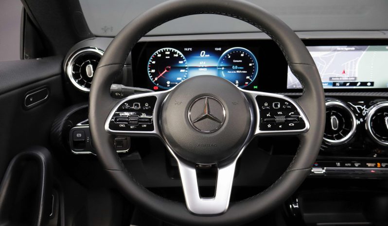 MERCEDES-BENZ CLA 200 lleno