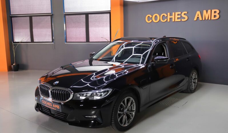 BMW 330e xDrive Touring lleno