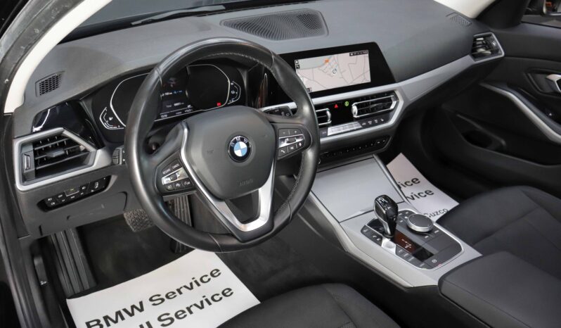 BMW 330e xDrive Touring lleno